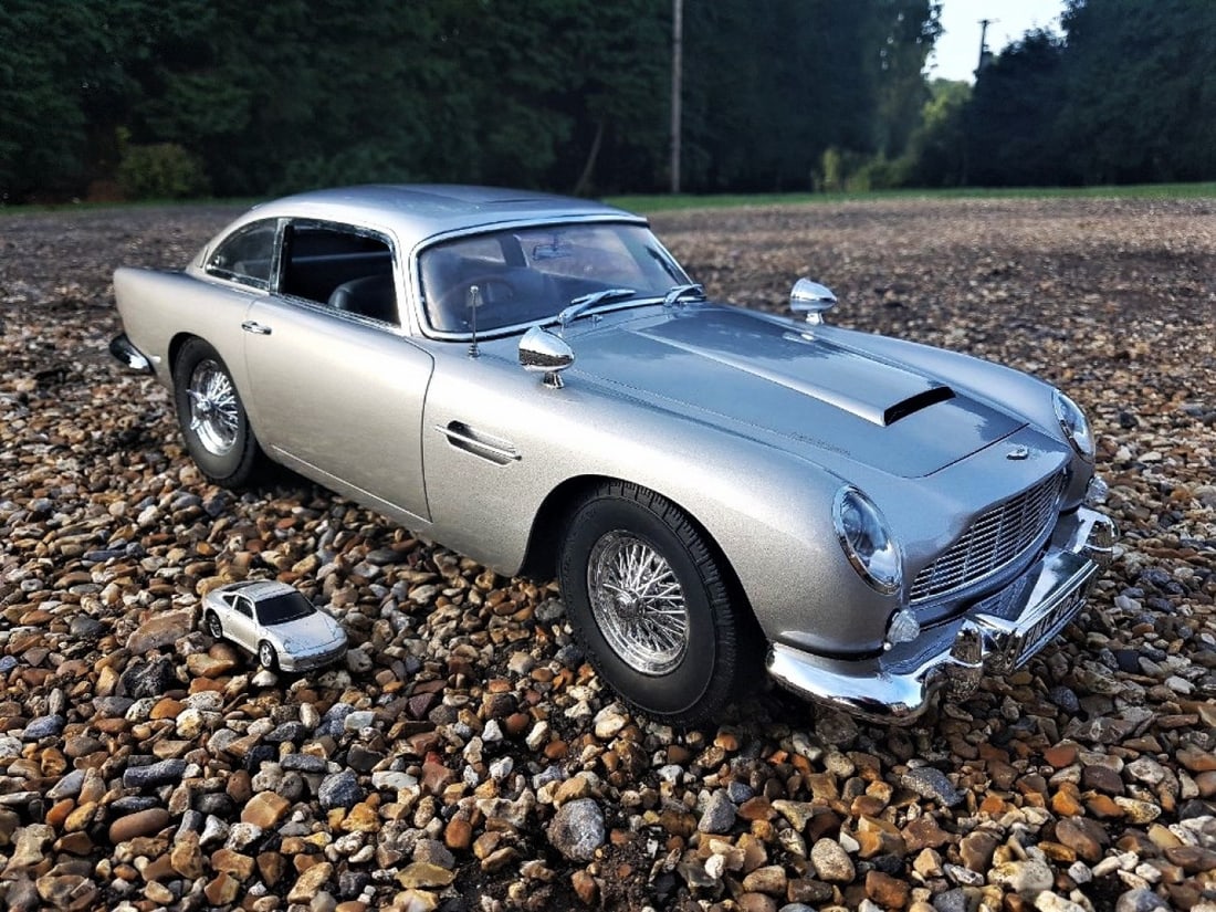 Hand Built Eaglemoss 1:8 Scale James Bond 1964 Aston Martin DB5, Goldfinger, Thunderball etc +Case - 3