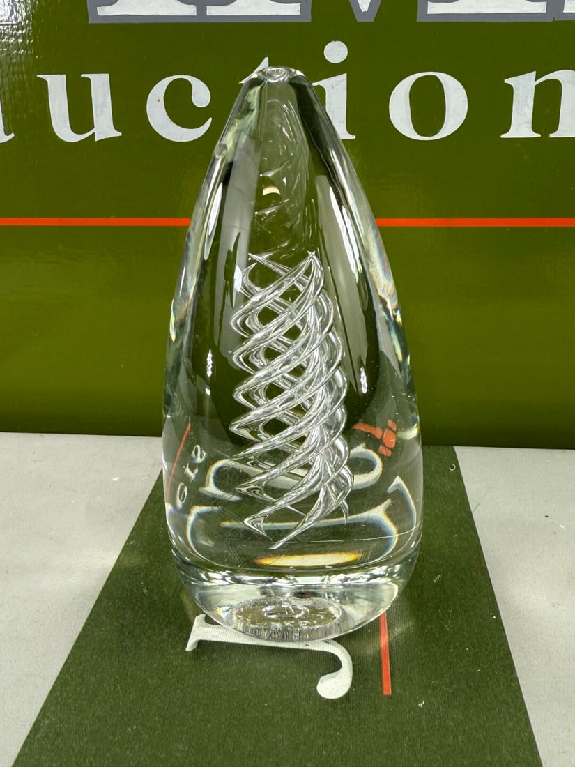 Large Egg Shaped Paperweight by Liskeard Glass, England c 1970: Large Egg Shaped Paperweight by Liskeard Glass, England c 1970,Large art-glass paperweight, crafted in the 1970s by the renowned English glassmakers Liskeard Glass, showcases the exquisite