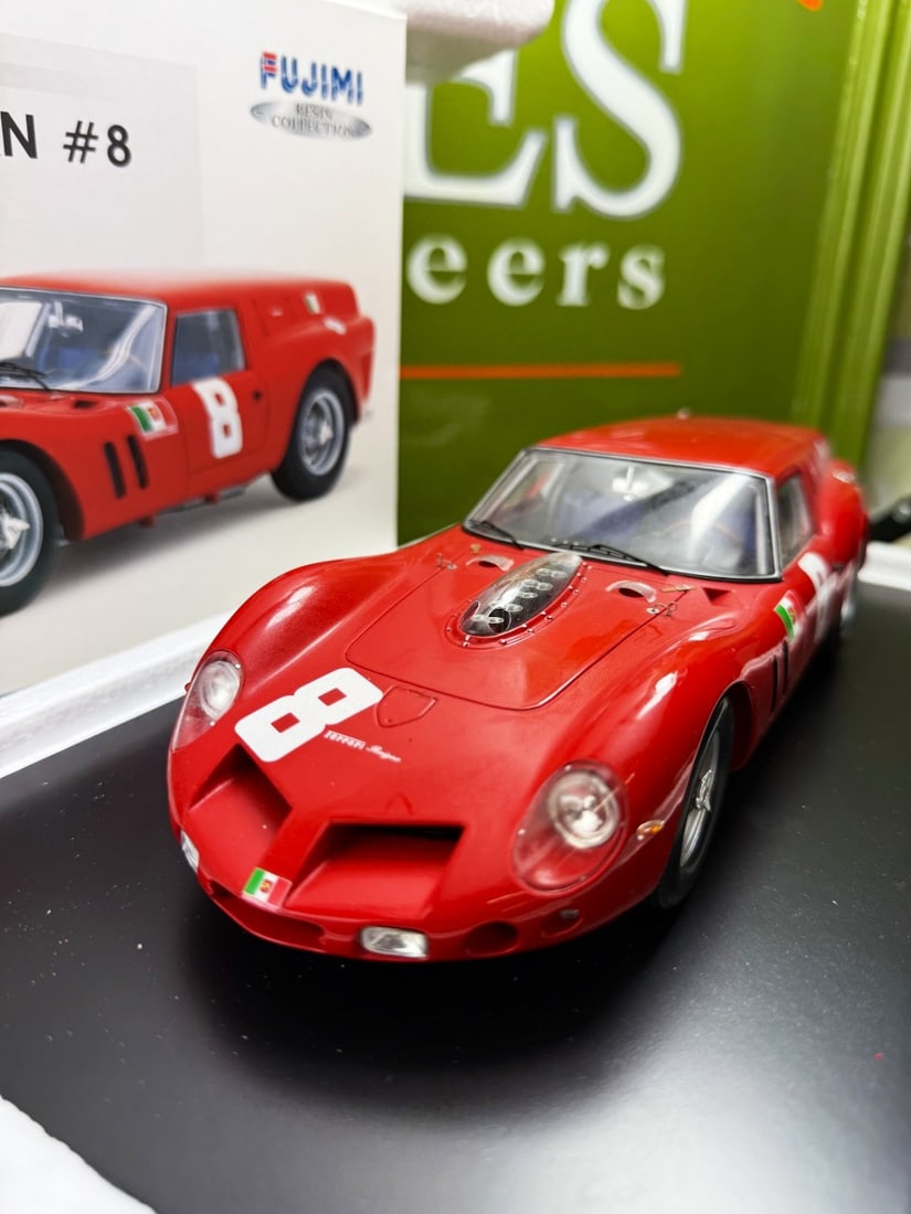 Super Rare-Fujimi 1:18 Scale Resin Collection FJM1218001 1962 Ferrari 250GT Breadvan 8 Guards Trophy - 10