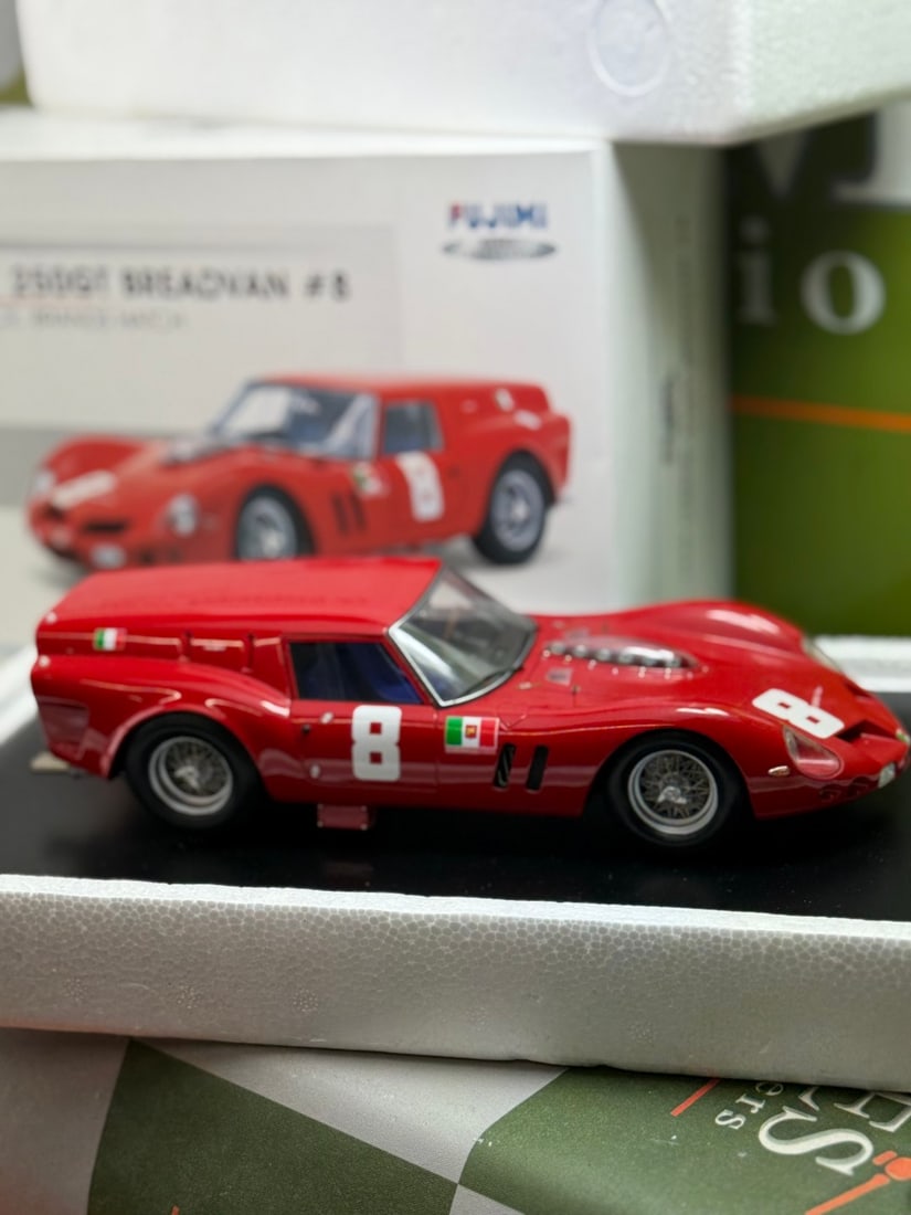 Super Rare-Fujimi 1:18 Scale Resin Collection FJM1218001 1962 Ferrari 250GT Breadvan 8 Guards Trophy - 14