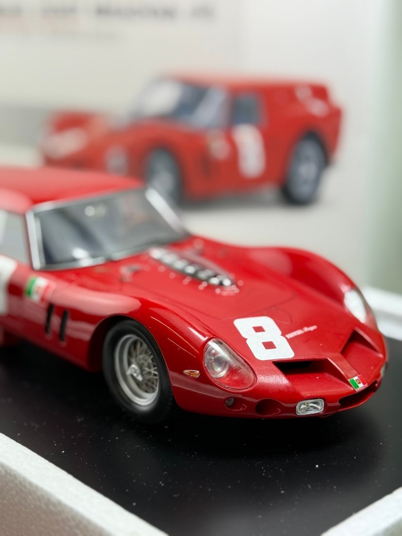 Super Rare-Fujimi 1:18 Scale Resin Collection FJM1218001 1962 Ferrari 250GT Breadvan 8 Guards Trophy - 15