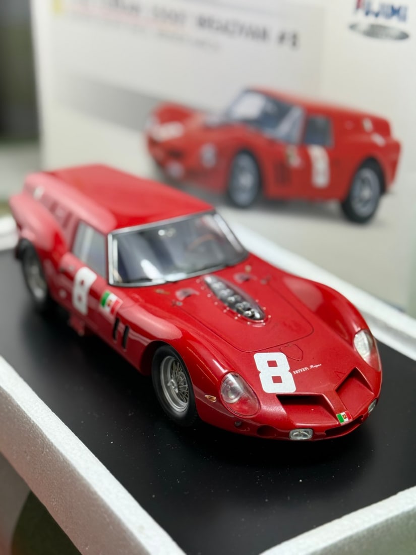 Super Rare-Fujimi 1:18 Scale Resin Collection FJM1218001 1962 Ferrari 250GT Breadvan 8 Guards Trophy - 16