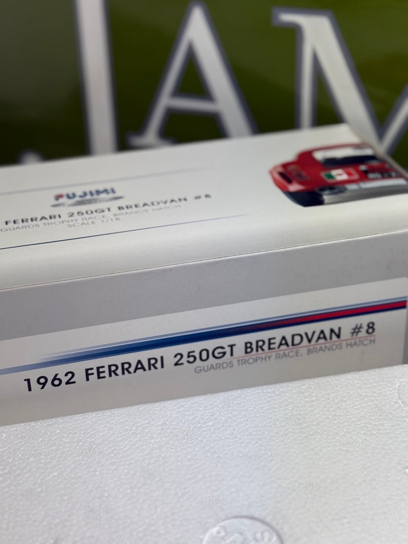 Super Rare-Fujimi 1:18 Scale Resin Collection FJM1218001 1962 Ferrari 250GT Breadvan 8 Guards Trophy - 17