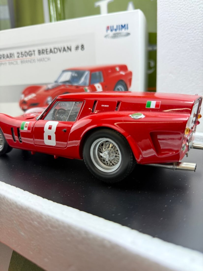 Super Rare-Fujimi 1:18 Scale Resin Collection FJM1218001 1962 Ferrari 250GT Breadvan 8 Guards Trophy - 8