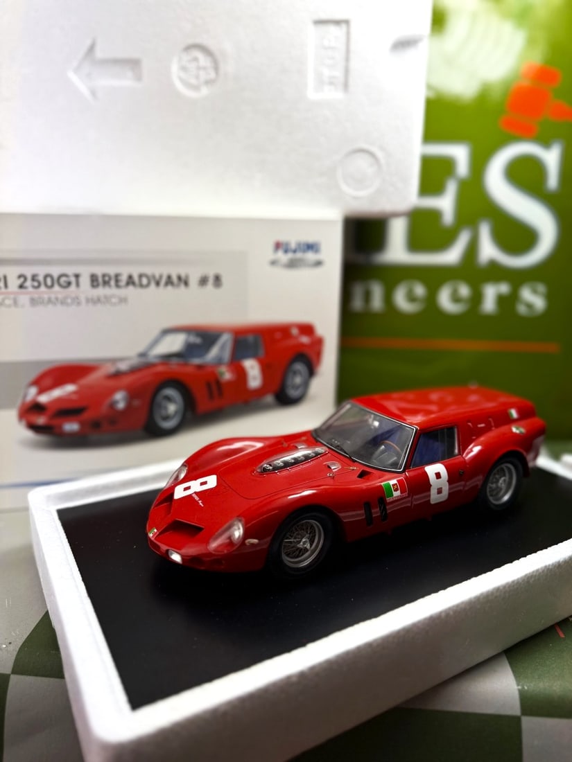 Super Rare-Fujimi 1:18 Scale Resin Collection FJM1218001 1962 Ferrari 250GT Breadvan 8 Guards Trophy - 9