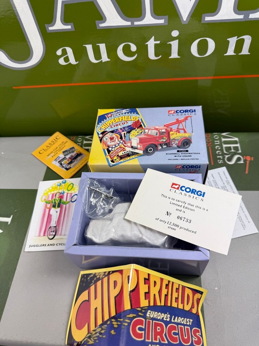 Chipperfields Circus Corgi Classics Collection 97886 Scammel Highwayman With Crane: Chipperfields Circus Corgi Classics Collection 97886 Scammel Highwayman With Crane 1:50 Scale, as pictured an unused or displayed example and in original packaging, as new mint example. Understood to