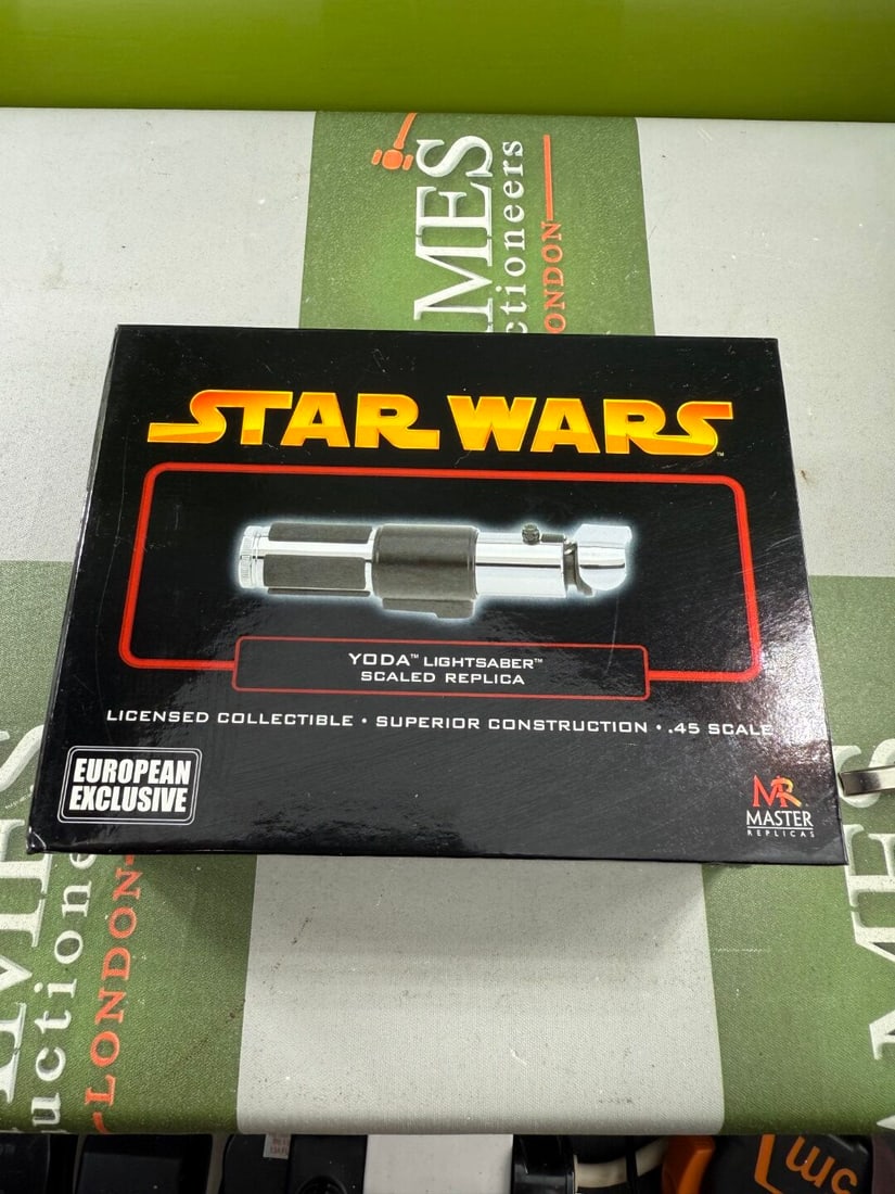 Masters Replica .45 Scale Lightsabre/COA -Yoda - 2