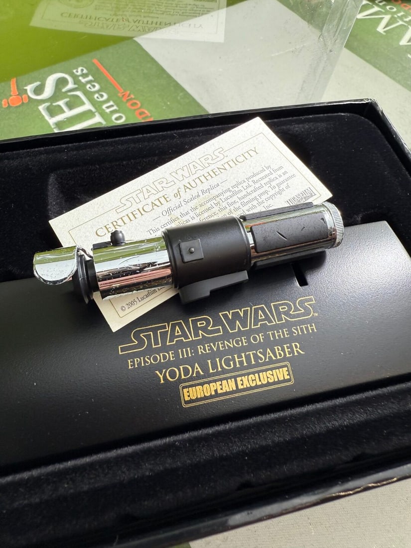 Masters Replica .45 Scale Lightsabre/COA -Yoda - 3