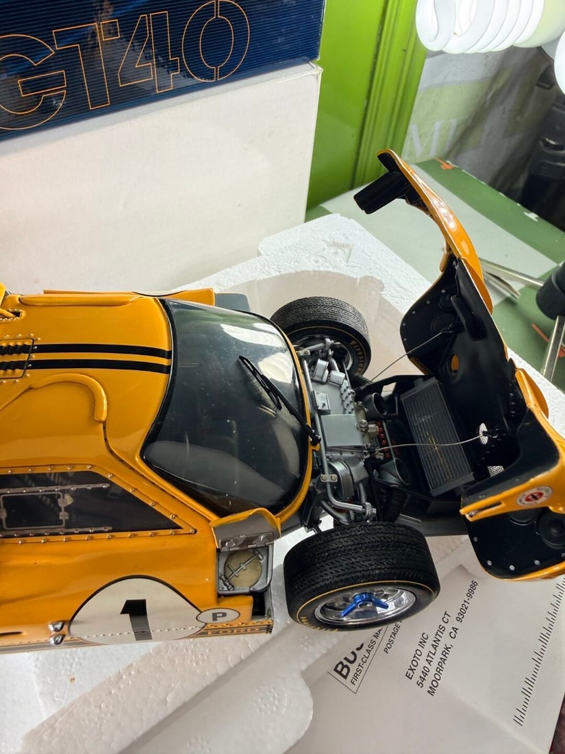 EXOTO 1:18 1967 YELLOW FORD GT #1 MK IV CAR RACING LEGENDS #1 Example - 7