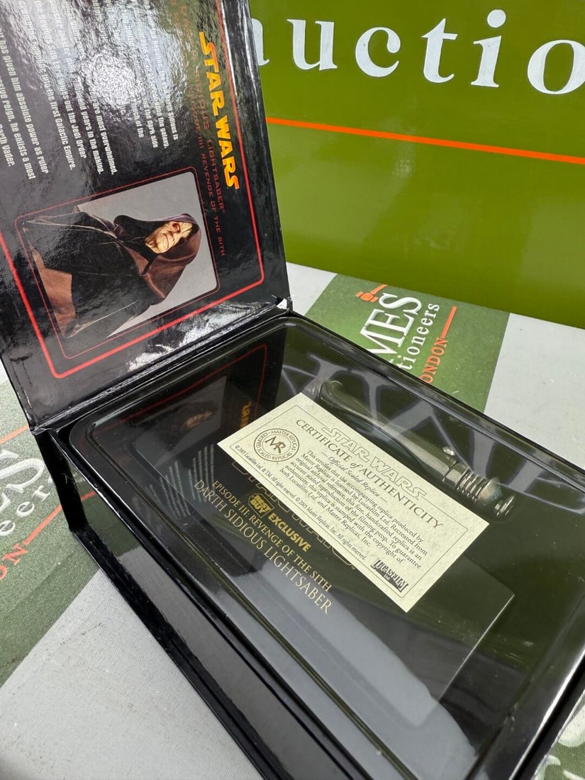 Masters Replica .45 Scale Lightsabre/COA -Darth Sideous. - 2