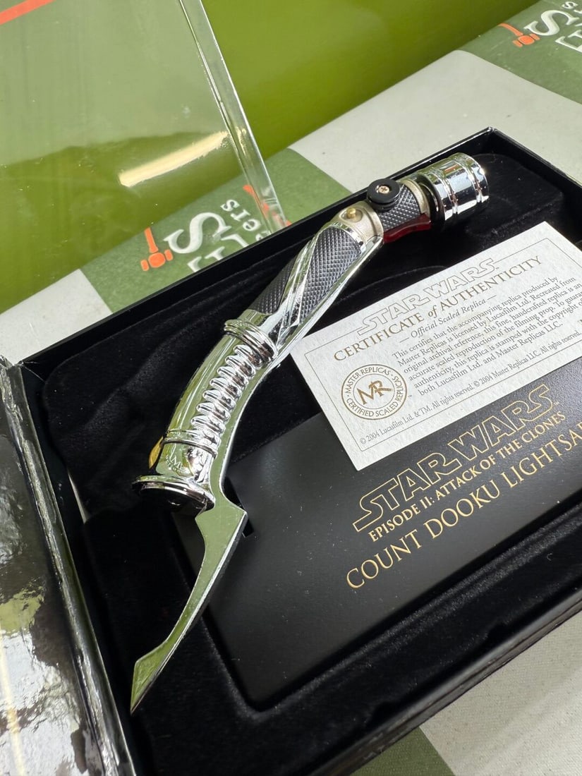 Masters Replica .45 Scale Lightsabre/COA -Count Dooku - 3