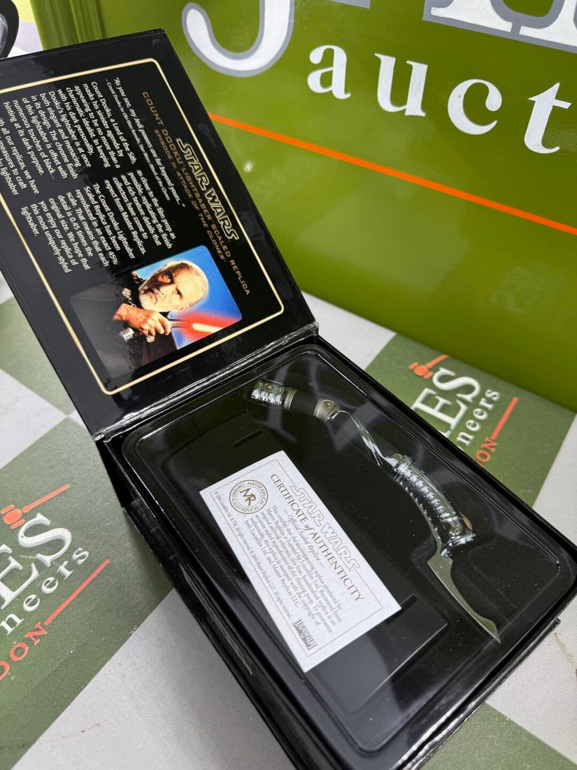 Masters Replica .45 Scale Lightsabre/COA -Count Dooku - 4