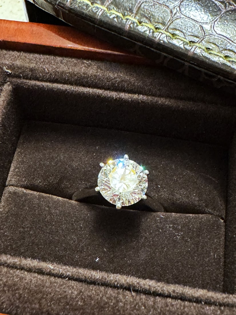 A Stunning Ladies 3.61 Carat H Color Vs1-GIA Certificated Diamond & Platinum Mount - 6