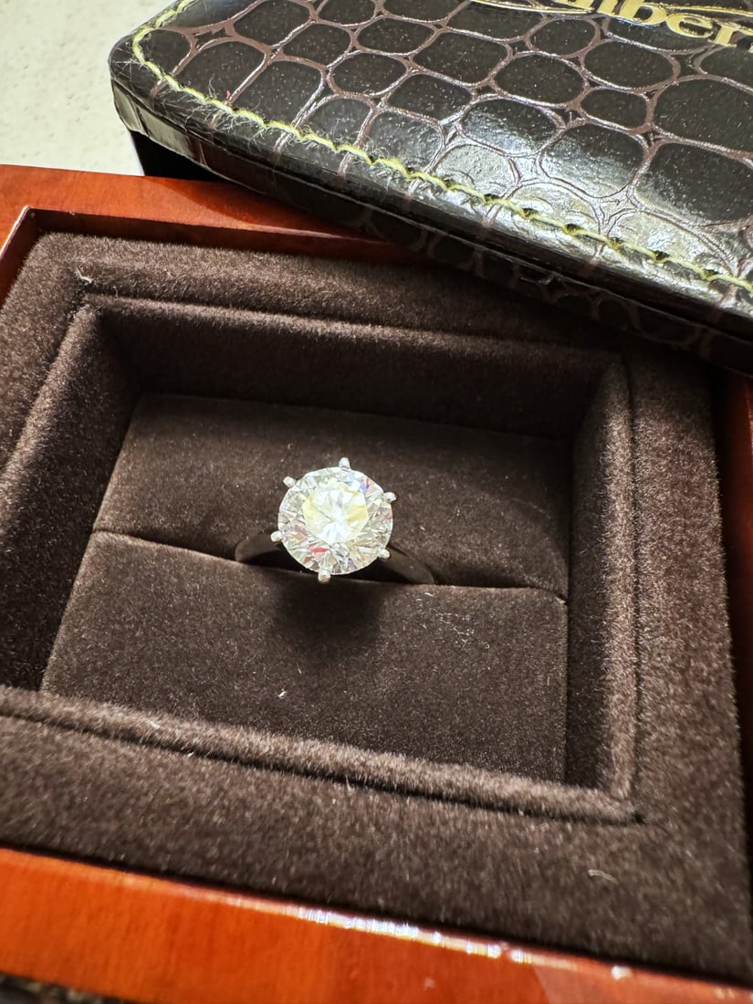 A Stunning Ladies 3.61 Carat H Color Vs1-GIA Certificated Diamond & Platinum Mount - 7