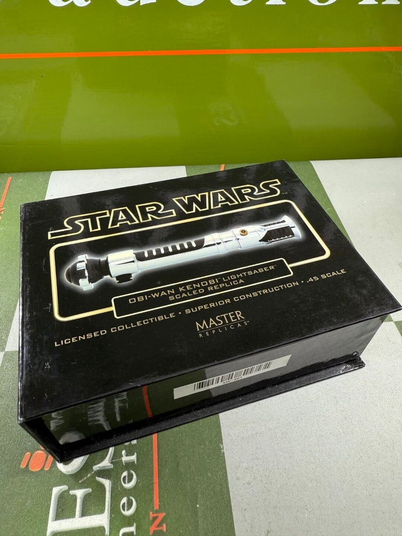 Masters Replica .45 Scale Lightsabre/COA -Obi Wan Kenobi Episode 4 - 2