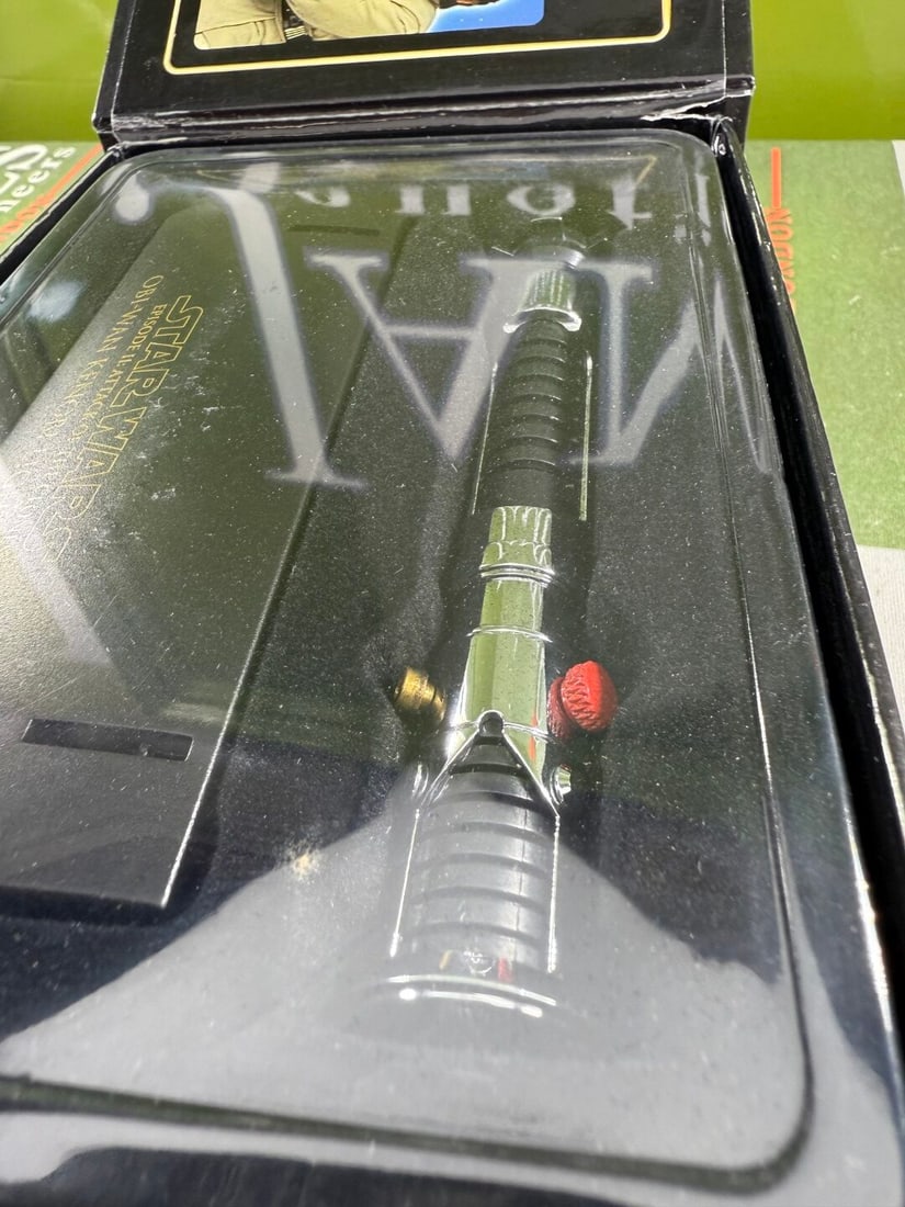 Masters Replica .45 Scale Lightsabre/COA -Obi Wan Kenobi Episode 4 - 4