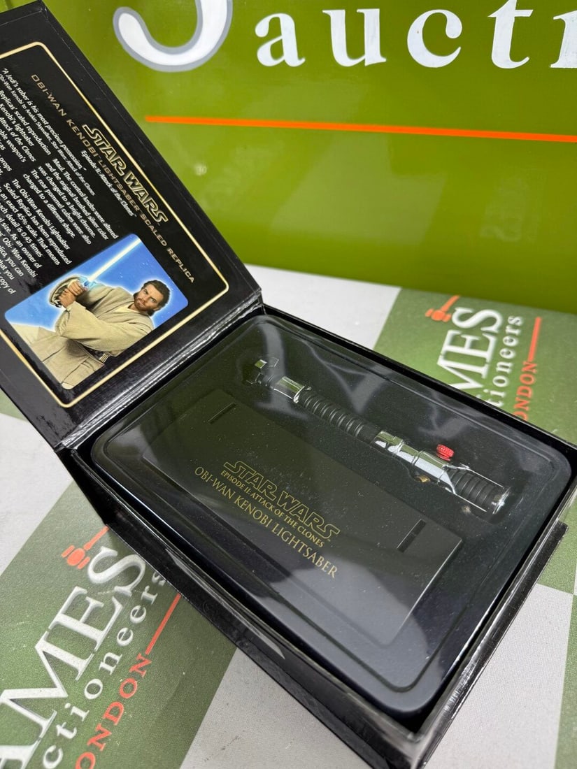 Masters Replica .45 Scale Lightsabre/COA -Obi Wan Kenobi Episode 4 - 5