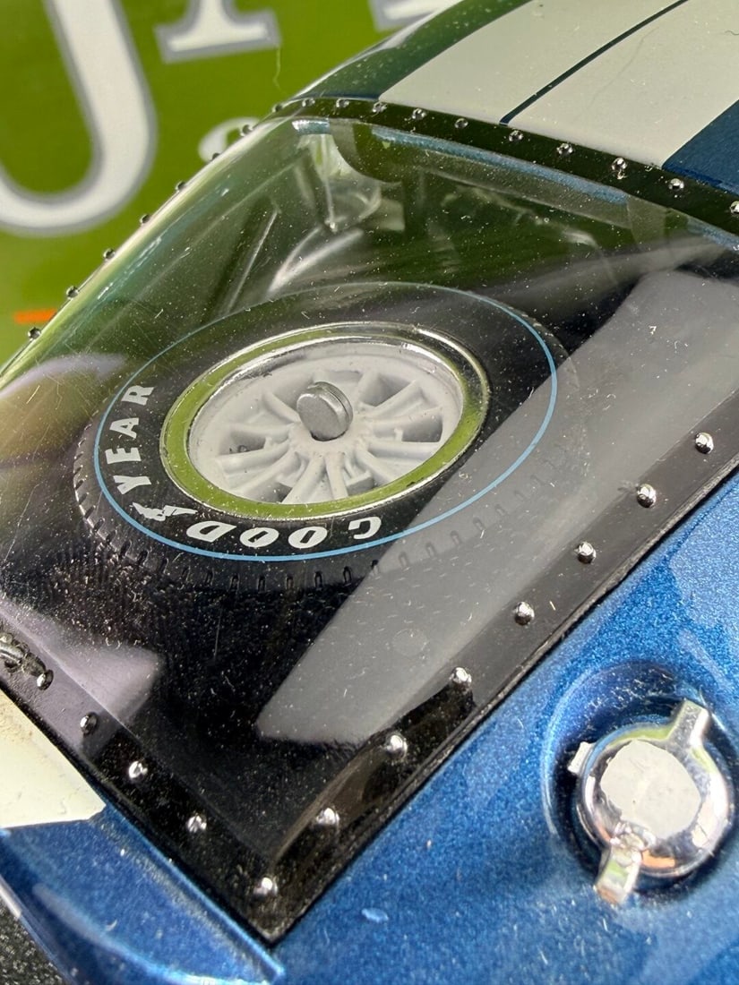 ltd Edition 1:18 scale Shelby Cobra Daytona, by Shelby Collectibles, signed by Carroll Shelby - 11