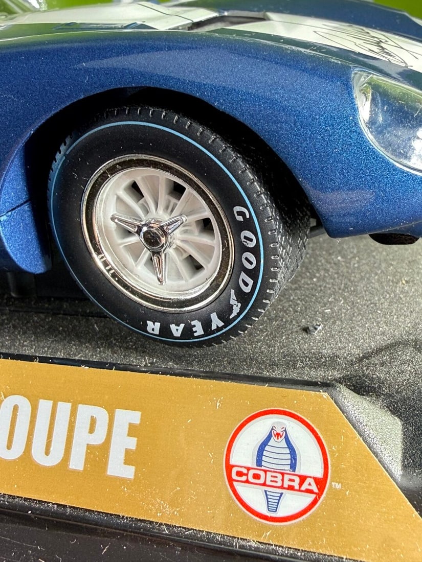 ltd Edition 1:18 scale Shelby Cobra Daytona, by Shelby Collectibles, signed by Carroll Shelby - 8