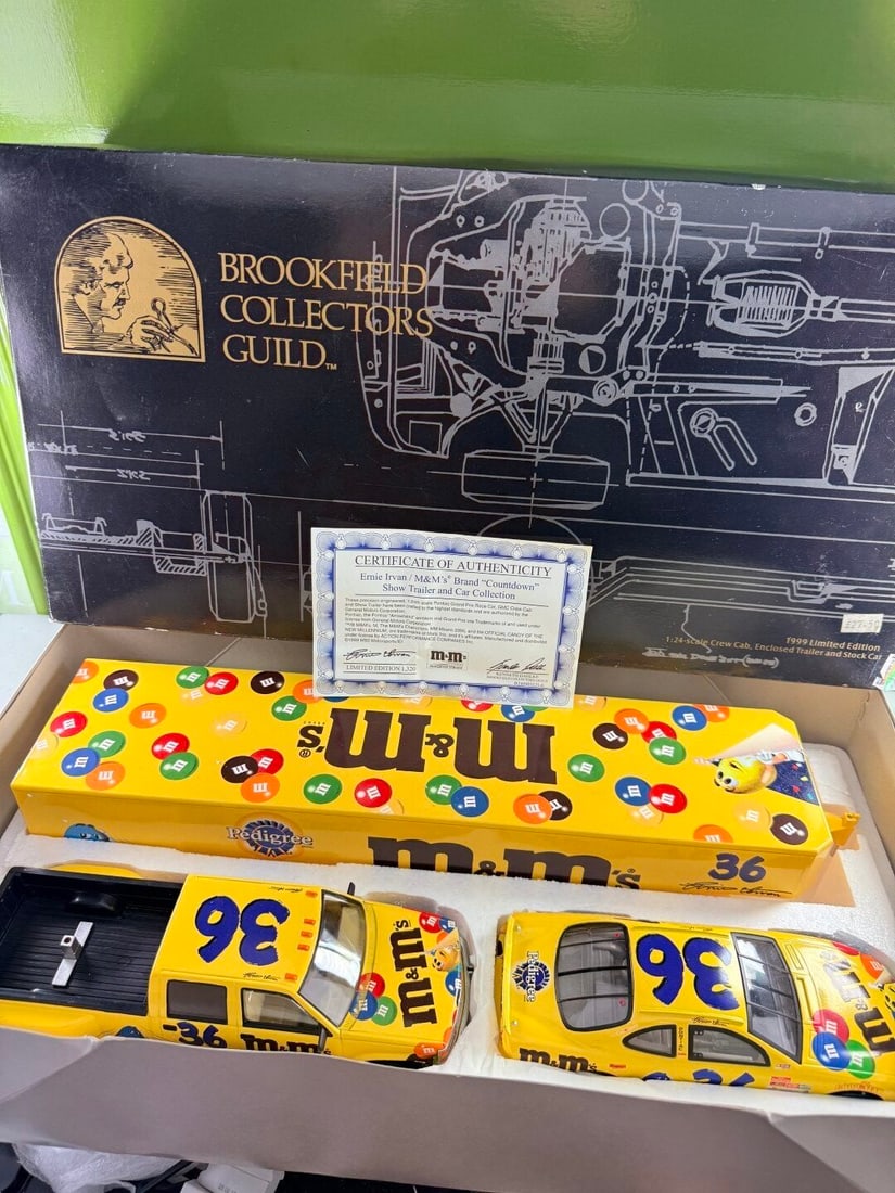 A Brookfield Collectors Guild Nascar 1:24 scale Crew Cab M&M Countdown Show Trailer and car. (1 of 5)