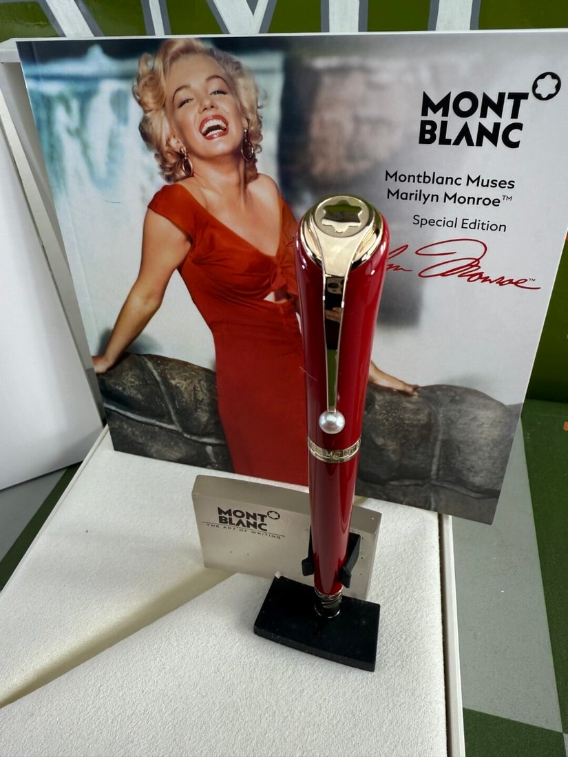 Montblanc Muses Marilyn Monroe Special Edition Rollerball Pen: Montblanc Muses Marilyn Monroe Special Edition Rollerball Pen, as pictured a complete set appears to be a mint example.