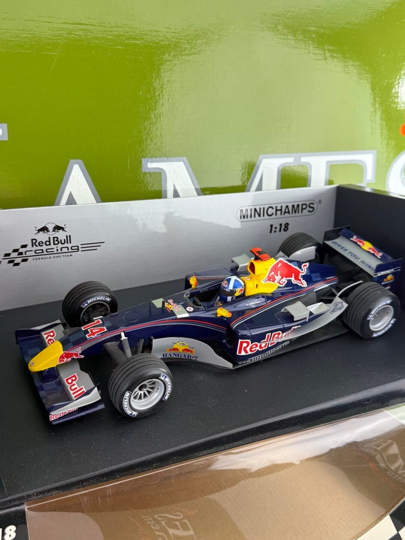 Minichamps 1:18 Red Bull Racing Showcar 2005 D Coulthard - 3