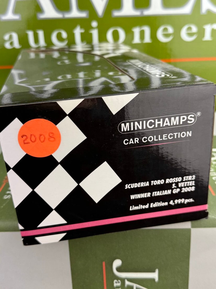 Minichamps 1:18 Toro Rosso STR3 S Vettel winner Italian GP 2008 - 4