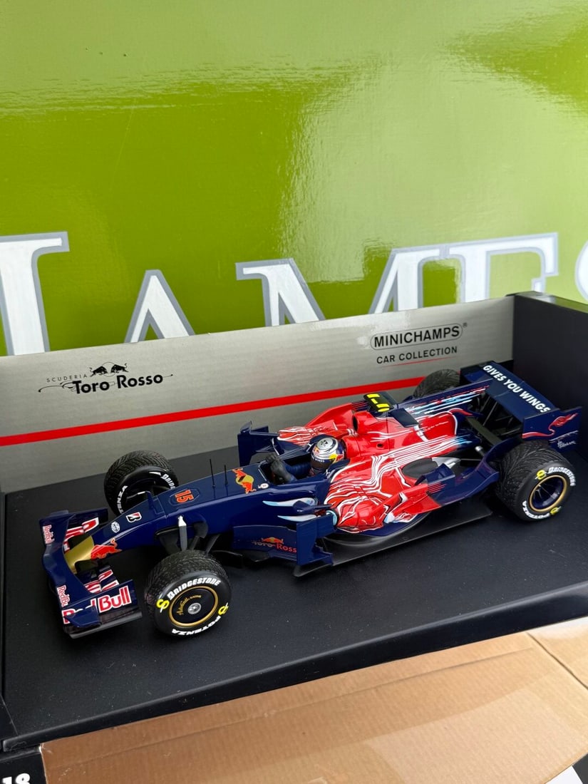 Minichamps 1:18 Toro Rosso STR3 S Vettel winner Italian GP 2008 - 5