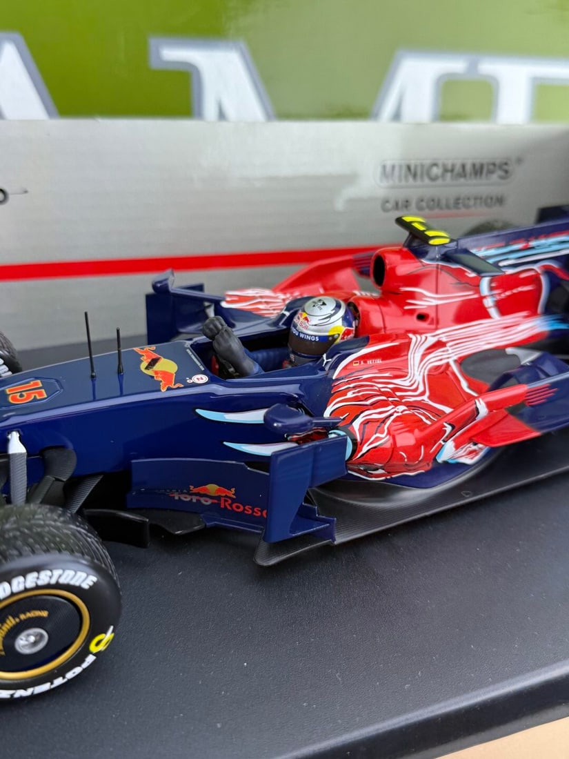Minichamps 1:18 Toro Rosso STR3 S Vettel winner Italian GP 2008 - 6