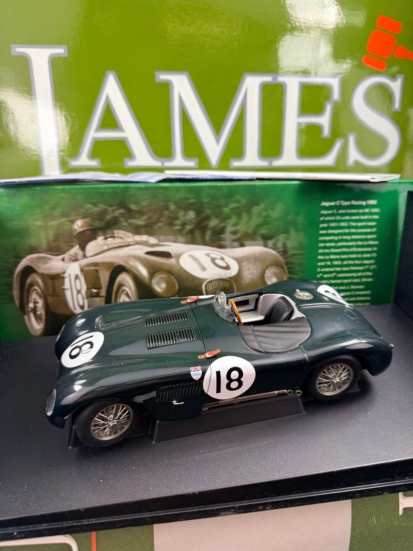 Auto Art 1:18 Scale?Le Mans Winner Jaguar C-Type-Racing Division Edition. - 10