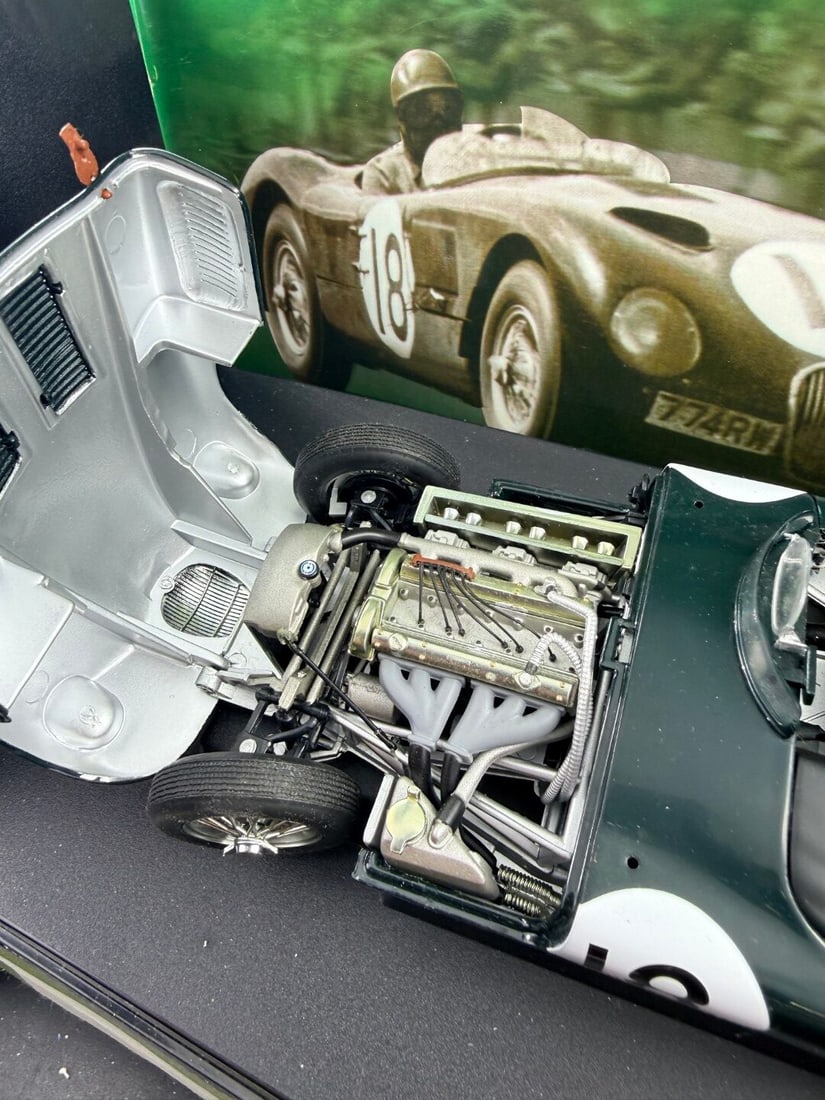 Auto Art 1:18 Scale?Le Mans Winner Jaguar C-Type-Racing Division Edition. - 11