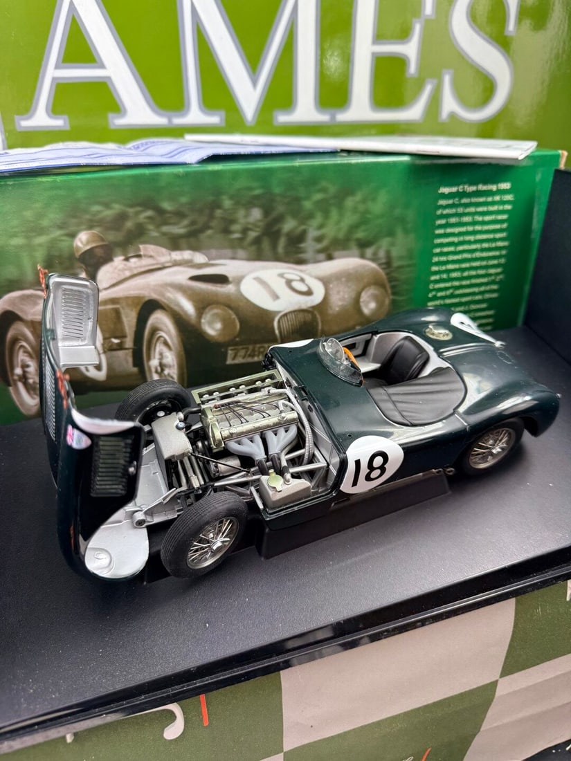 Auto Art 1:18 Scale?Le Mans Winner Jaguar C-Type-Racing Division Edition. - 12