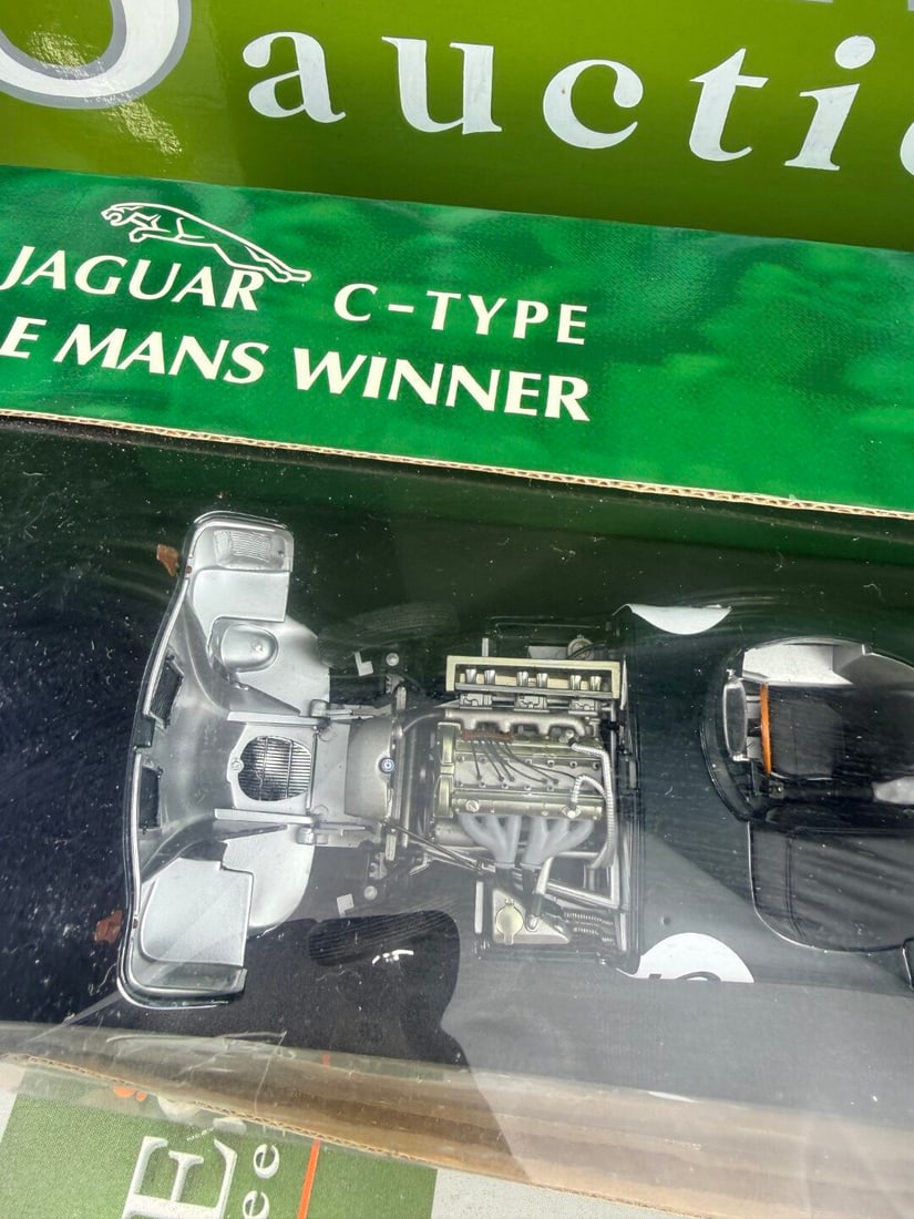 Auto Art 1:18 Scale?Le Mans Winner Jaguar C-Type-Racing Division Edition. - 4