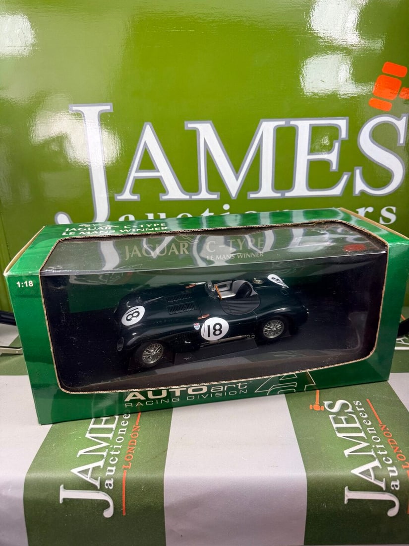 Auto Art 1:18 Scale?Le Mans Winner Jaguar C-Type-Racing Division Edition. - 5
