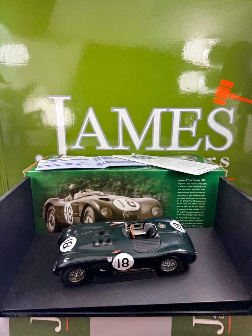 Auto Art 1:18 Scale?Le Mans Winner Jaguar C-Type-Racing Division Edition. - 7