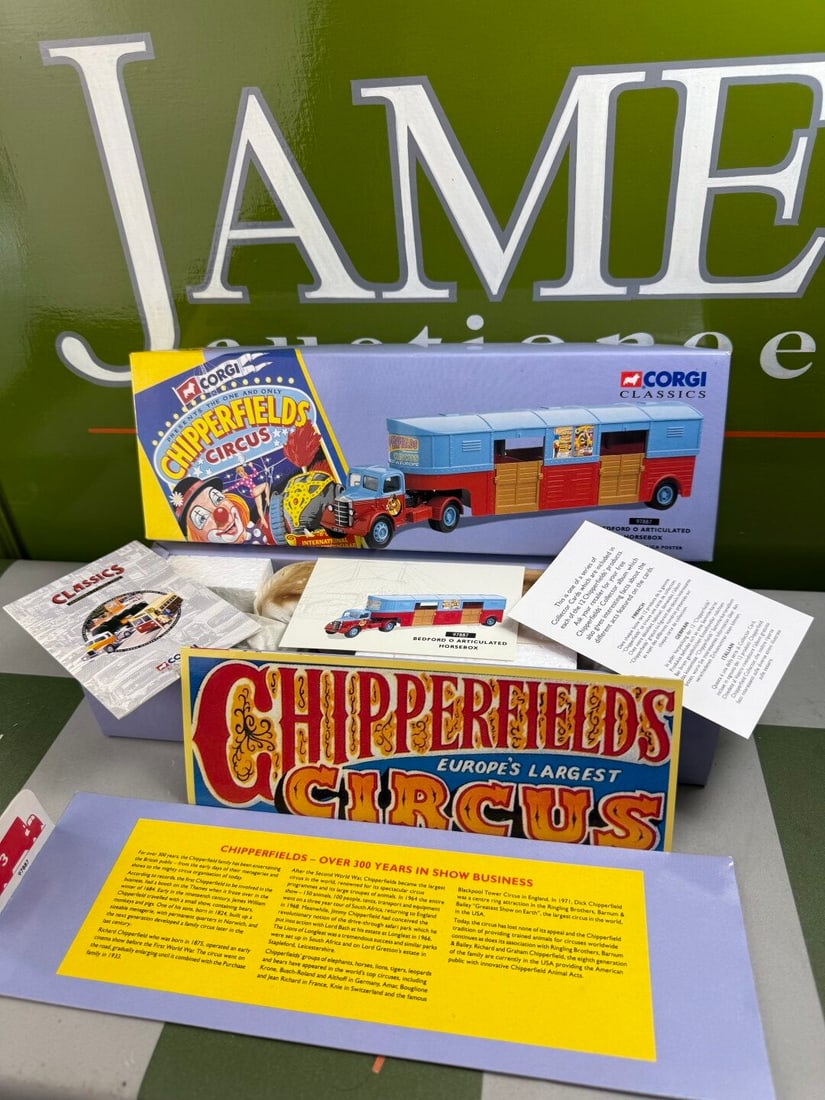 Chipperfields Circus Corgi Classics Collection 97817 Bedford O Articulated Truck (1 of 3)