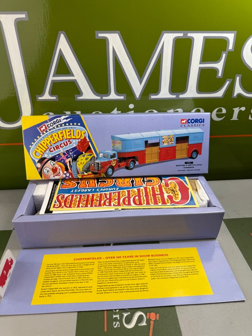 Chipperfields Circus Corgi Classics Collection 97817 Bedford O Articulated Truck - 2