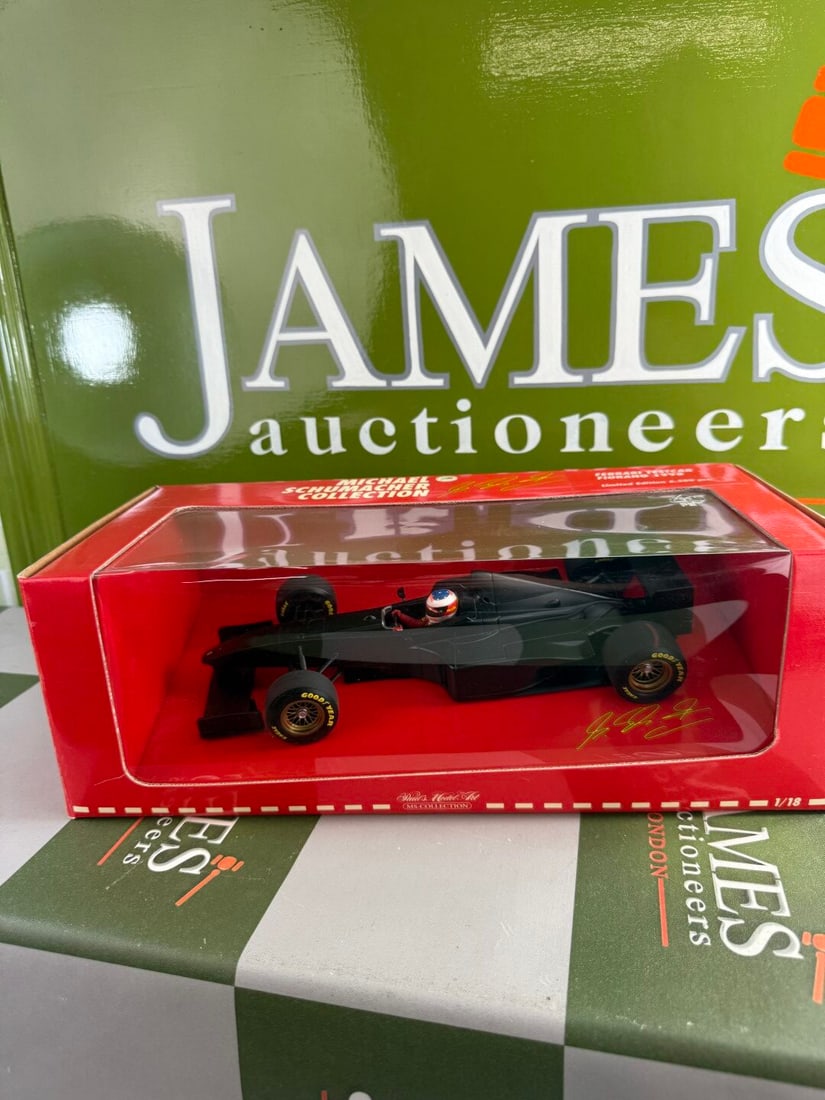 Michael Schumacher Collection 1:18 Ferrari Test Car Fiorano - 3