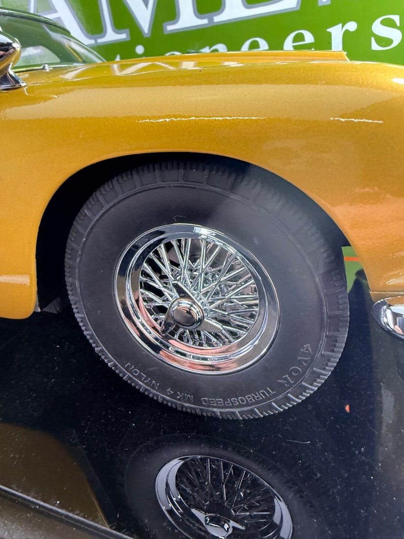 Eaglemoss James Bond 007 Aston Martin DB5 1:8 Scale Gold Agora-One of A Kind +Case - 10