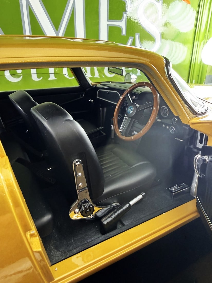 Eaglemoss James Bond 007 Aston Martin DB5 1:8 Scale Gold Agora-One of A Kind +Case - 6