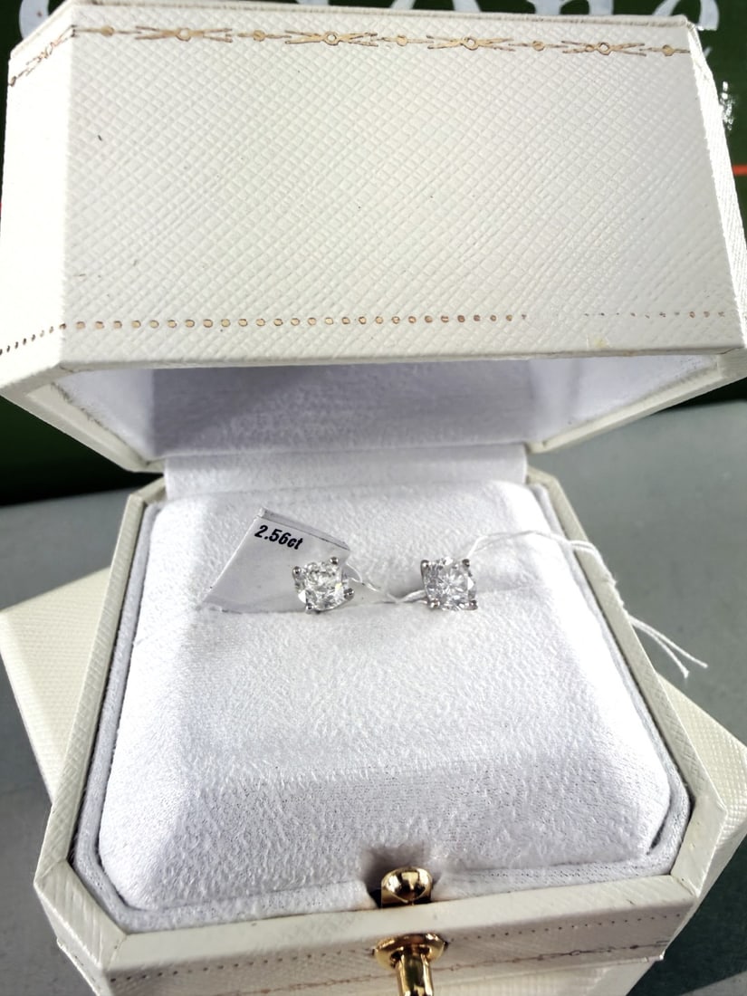 2.56 Carat Round Cut D/VS2 Diamond Stud Earrings Set In 14 Carat Gold - 3