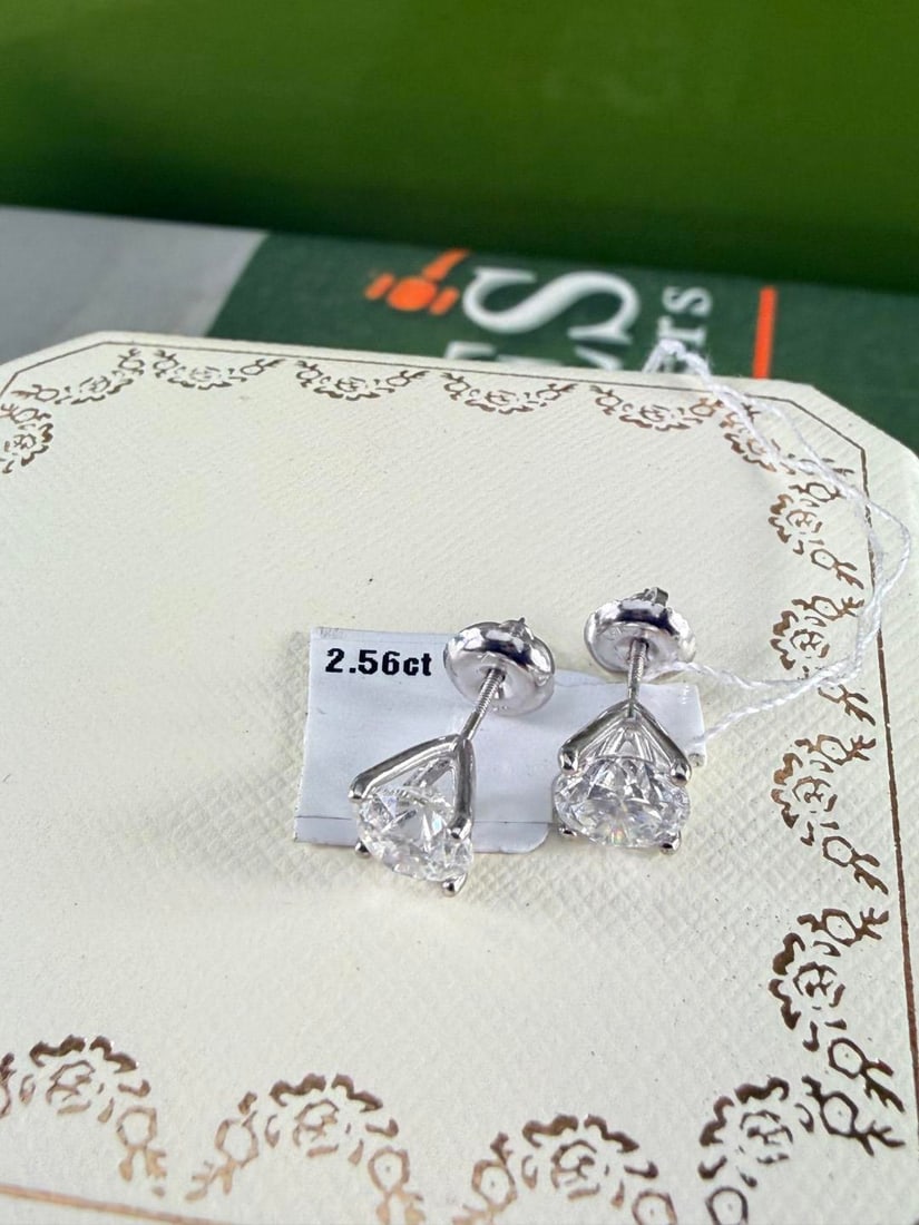 2.56 Carat Round Cut D/VS2 Diamond Stud Earrings Set In 14 Carat Gold - 4