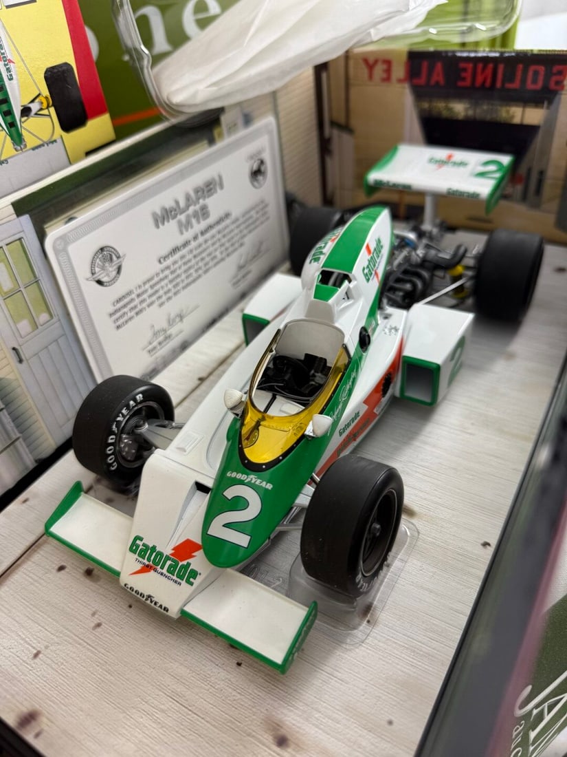 Carousel 1 AAR McLaren M16 1975 Indi 500 J. Rutherford.1:18 - 3