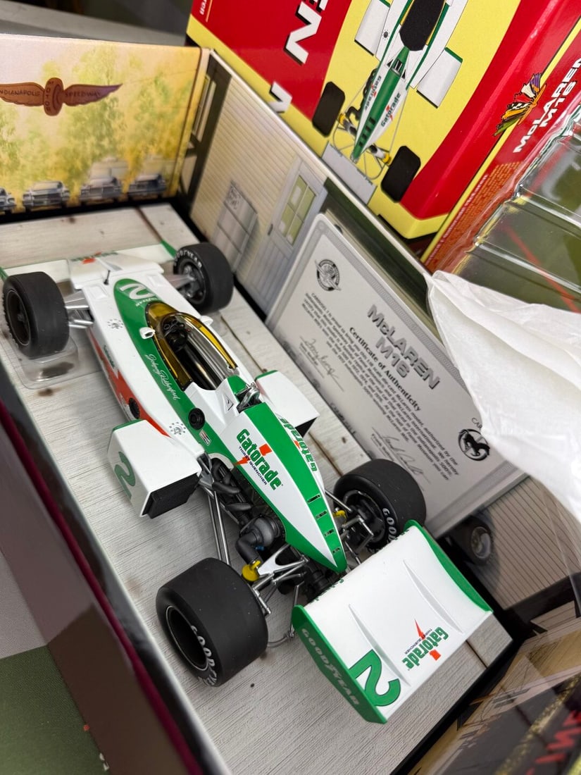 Carousel 1 AAR McLaren M16 1975 Indi 500 J. Rutherford.1:18 - 4