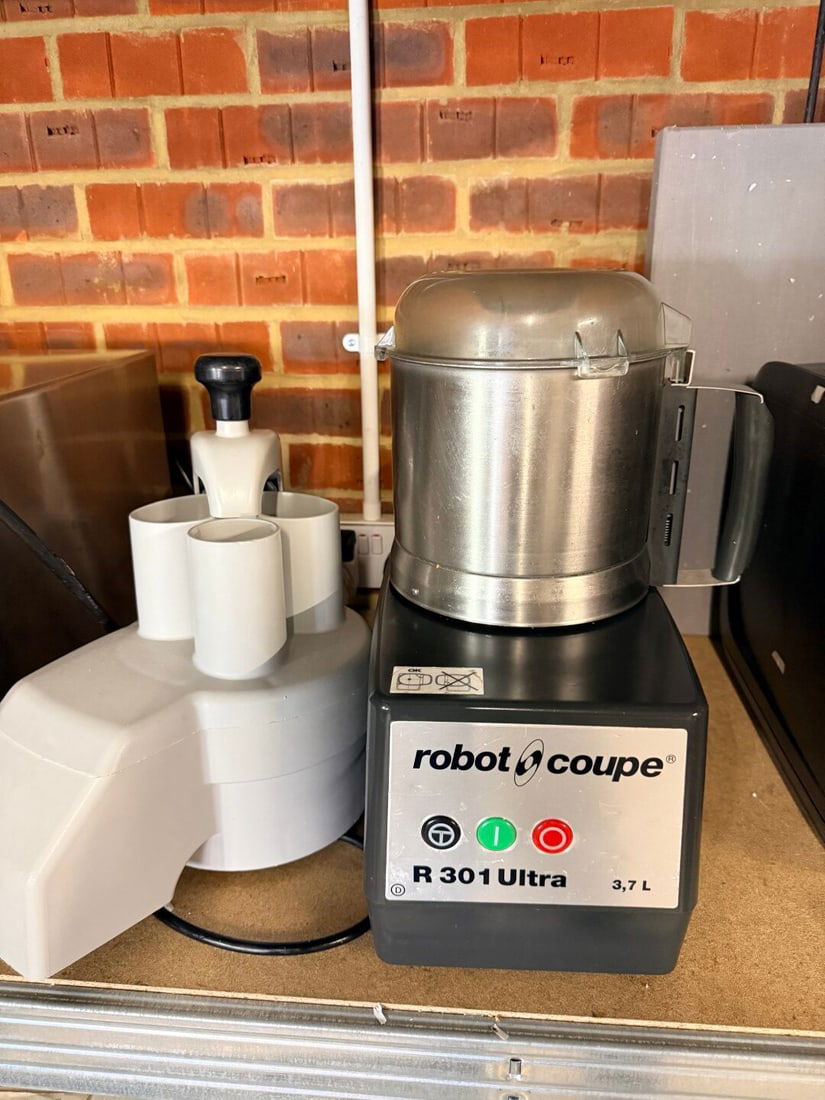 Commercial Catering-Robo Coupe R301 Ultra Vegetable Prep Machine (1 of 3)