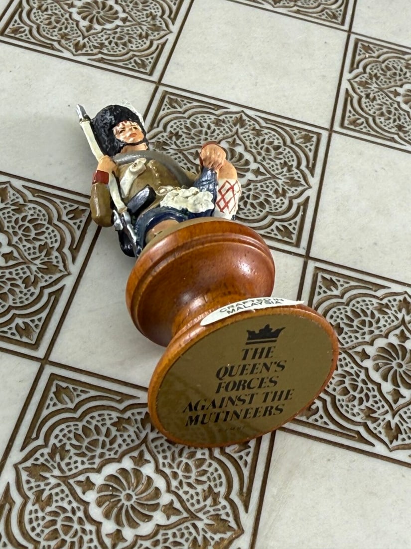 The Raj Hand Painted India-British War 1857 Game Chess With Table - 10