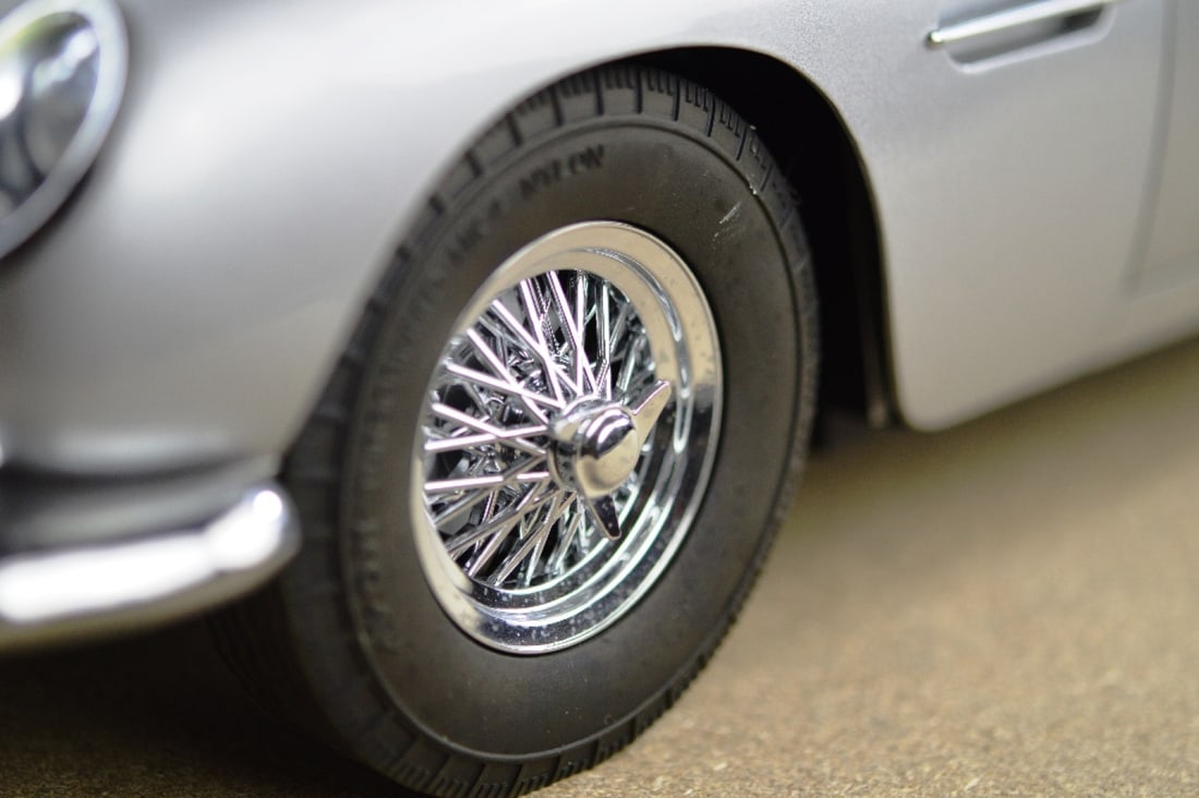 Hand Built Eaglemoss 1:8 Scale James Bond 1964 Aston Martin DB5, Goldfinger, Thunderball etc +Case - 2