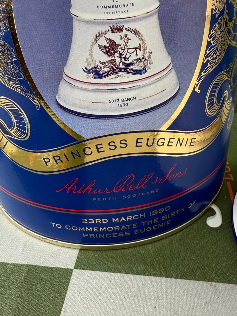 Bells Old Scotch Whiskey 24 Carat Gold Princess Eugenie Birthday Edition 1990 - 3