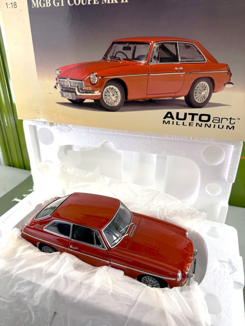 Autoart-1:18 scale MGB GT Coupe Mk II-Mint Example. (1 of 11)