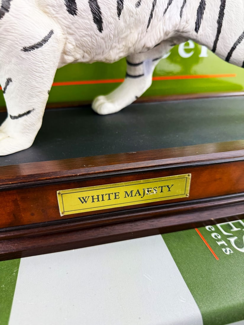 Large Franklin Mint Hand Painted Ltd Edition White Majesty Tiger Display - 3